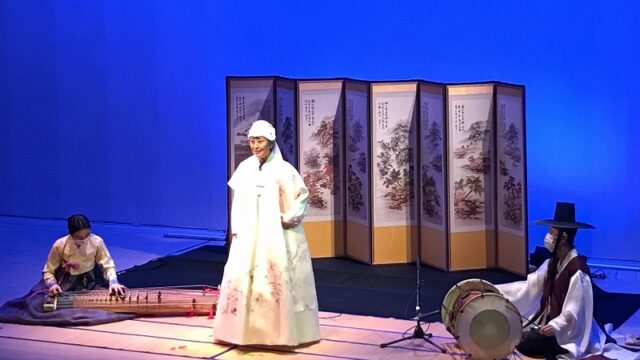 韓国の「民話とコムンゴの心」の公演がありました。